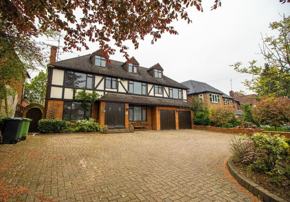 6 bed detached house