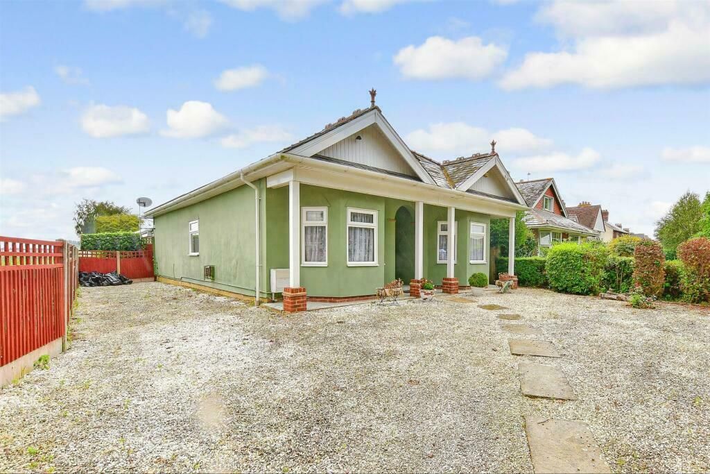 1 bedroom detached bungalow for sale