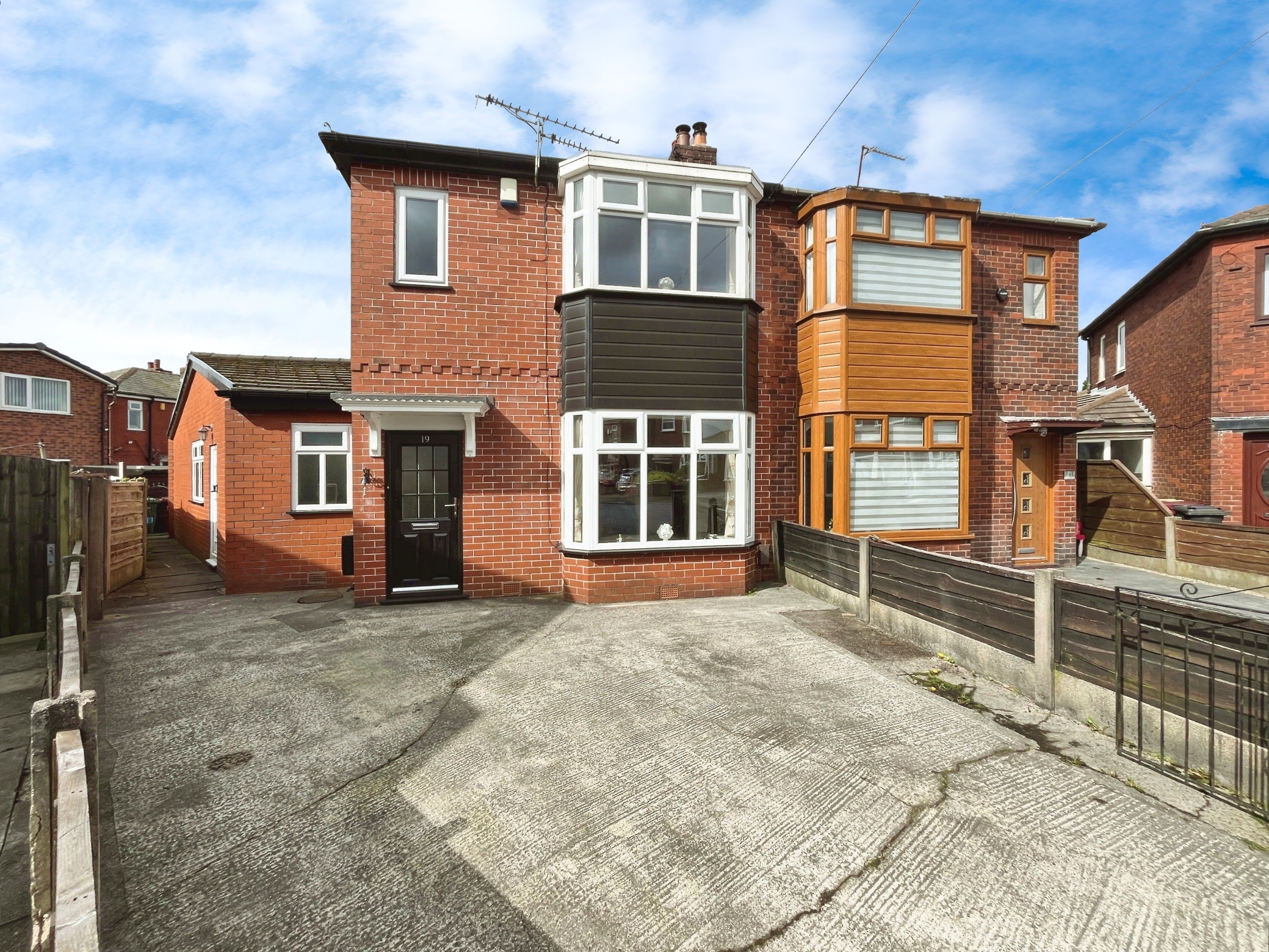 3 bedroom semi-detached house for sale