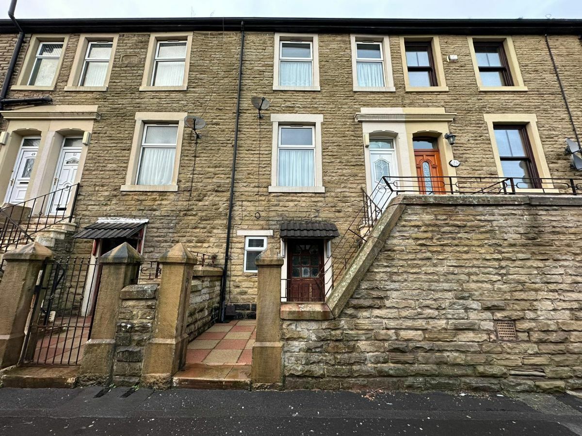 4 bedroom terraced house for sale