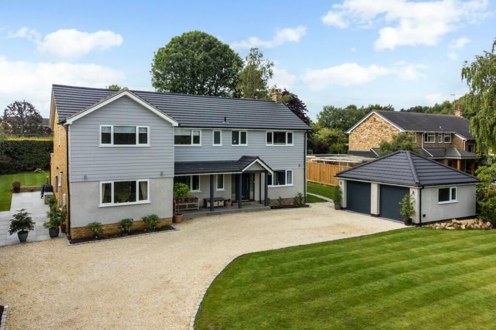 5 bed detached house