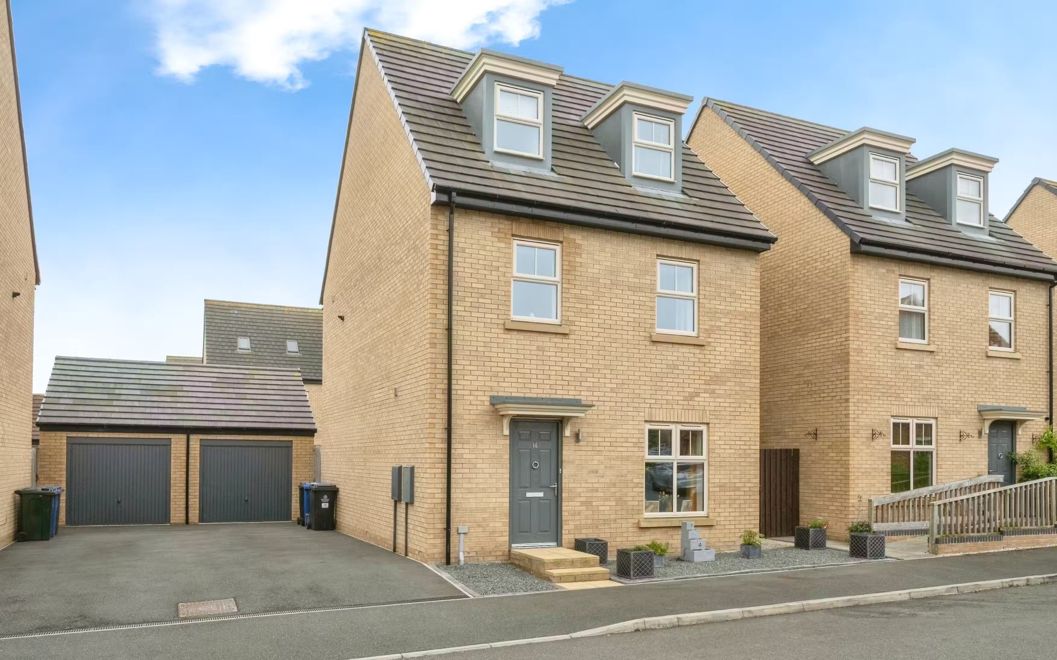 4 bedroom detached house for sale