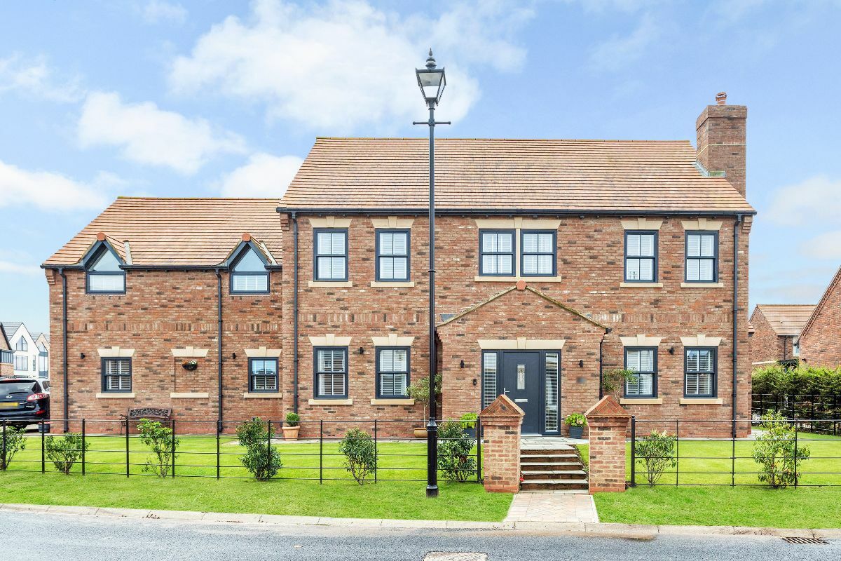 5 bed detached house