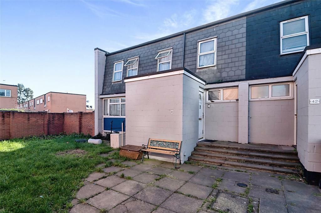 3 bed end of terrace house