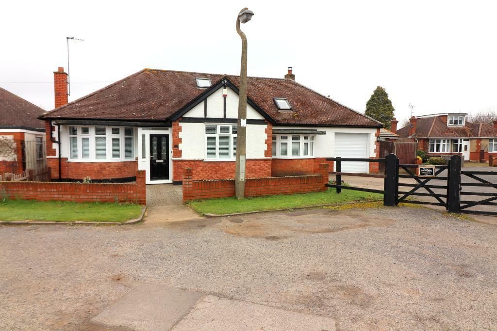 4 bedroom detached bungalow for sale