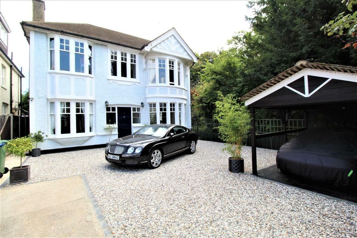 4 bed detached house