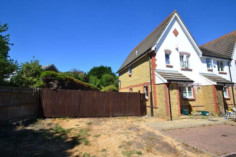 3 bed end of terrace house