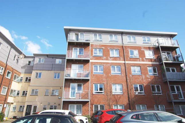 St. Ediths Court, Billericay CM12 2 bed apartment for sale