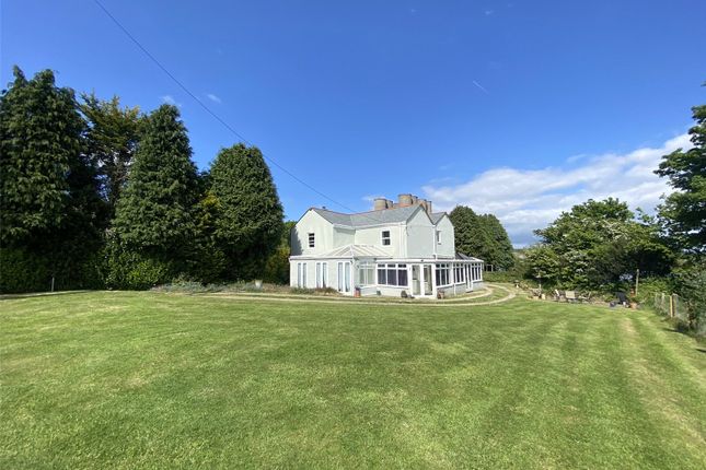 5 bed detached house