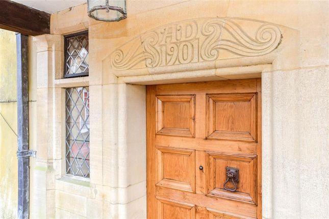 Goodwyns Place, Dorking, Surrey 1 bed flat for sale