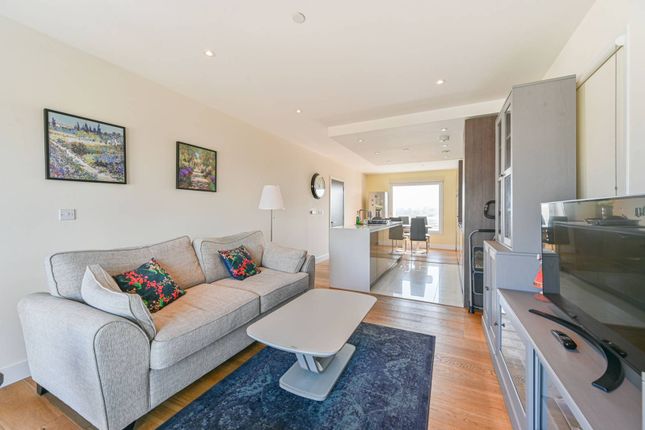 Bayliss Heights, North Greenwich... 2 bed flat for sale