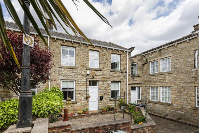Kiln Court, Huddersfield HD3 2 bed cottage for sale