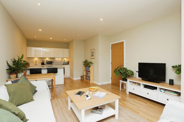 2 bedroom ground floor flat for sale