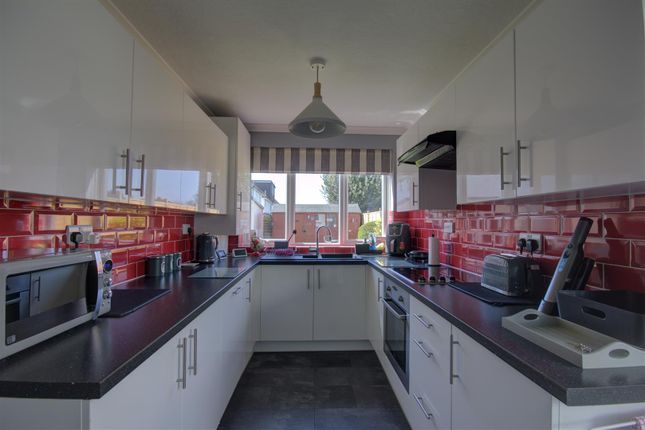 Estridge Way, Tonbridge TN10 3 bed semi