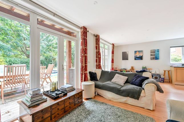 Duchess of Kent Close, Guildford, GU2 4 bed semi