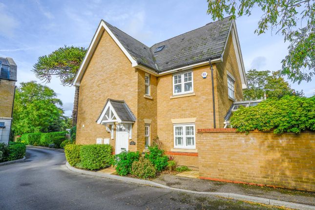 Duchess Court, Weybridge, KT13 4 bed detached house for sale