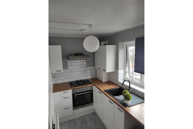 3 bedroom flat for sale