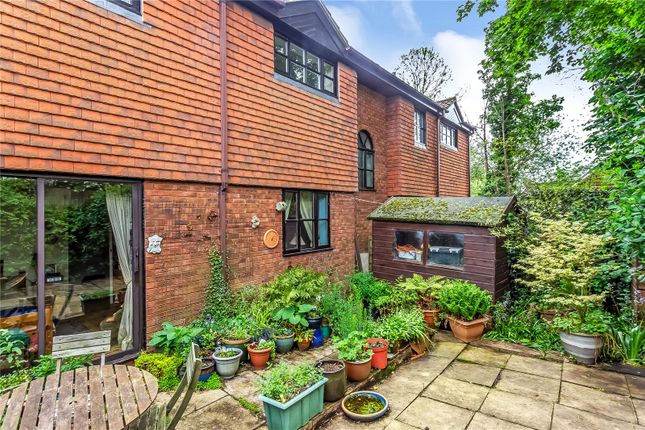 Main Road, Edenbridge, Kent, TN8 2 bed apartment for sale