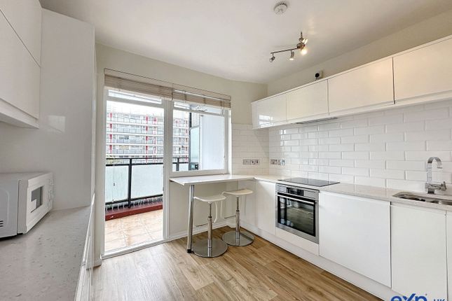 Churchill Gardens, London SW1V 3 bed apartment for sale