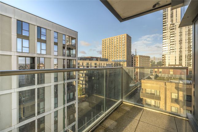 Barge Walk, Greenwich, SE10 2 bed apartment for sale