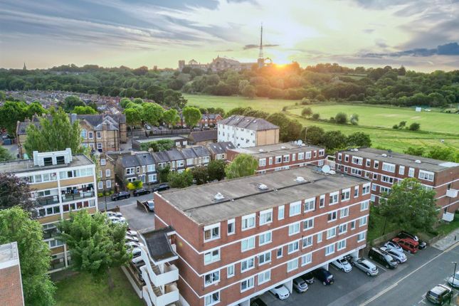 Campsfield Road, London N8 2 bed duplex for sale