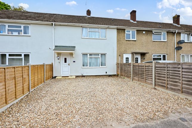 Derry Road, Farnborough GU14 2 bed terraced house for sale