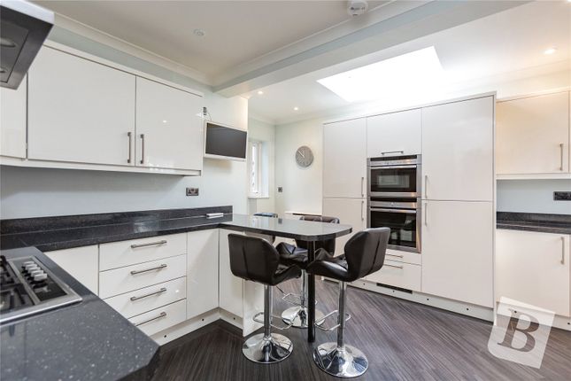 Foxhall Road, Upminster, RM14 4 bed semi