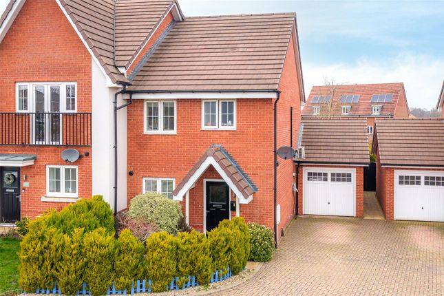 Hubbard Road, Bracknell RG42 3 bed semi