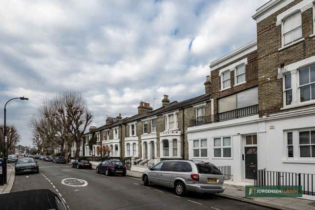Boscombe Road, London, W12 9HT 3 bed apartment for sale