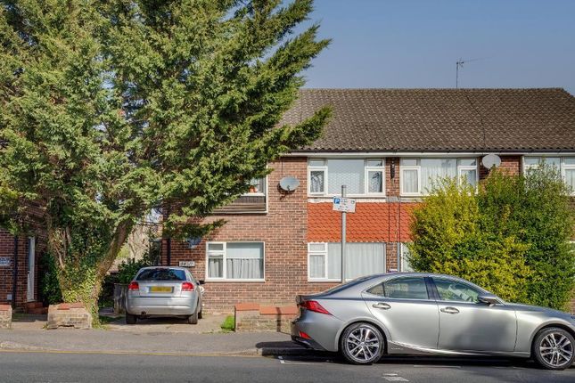 Central Road, Morden, London, SM4 5RN 2 bed maisonette for sale