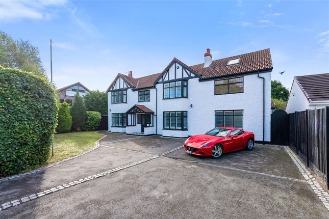 5 bed detached house