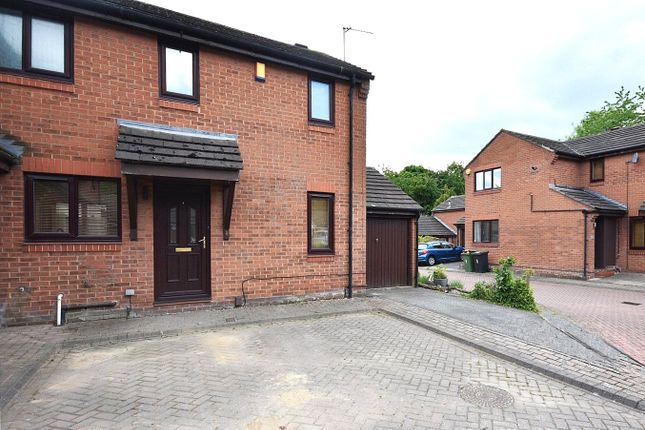 High Bank Close, Leeds, West Yorkshire 2 bed end of terrace house for sale
