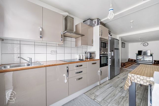 Greenford Avenue, London, W7 2 bed flat for sale