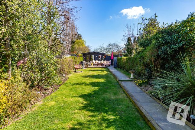 Mascalls Lane, Brentwood, Essex, CM14 4 bed semi