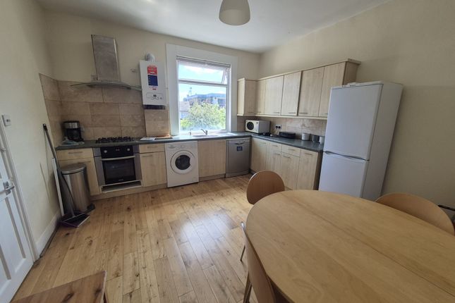 Park Road, LONDON, N11 3 bed flat for sale