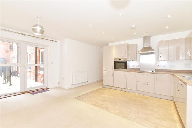 London Road, Horndean, Hampshire 2 bed flat for sale