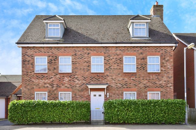 5 bed detached house