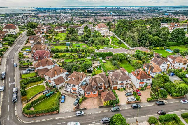 Hilltop Crescent, Portsmouth PO6 4 bed detached house for sale