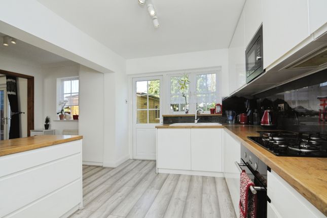 3 bed end terrace house