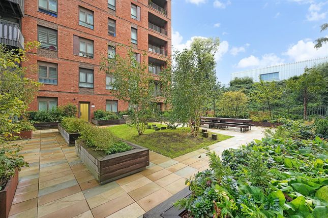 Mary Neuner Road, London N8 2 bed apartment for sale