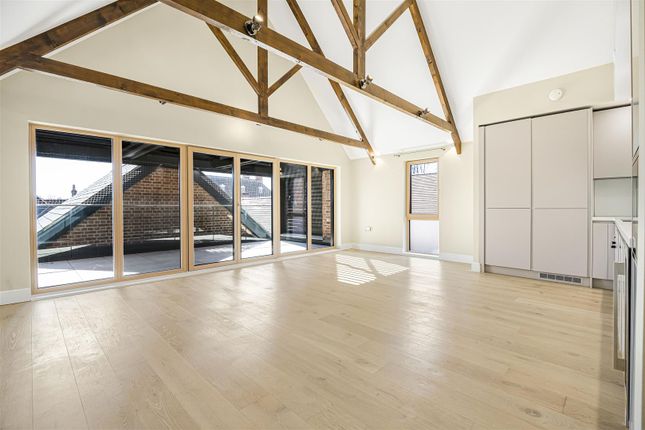 3 bedroom flat for sale