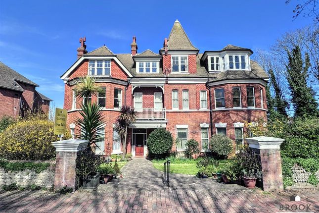 Silverdale Road, Eastbourne BN20 2 bed flat for sale