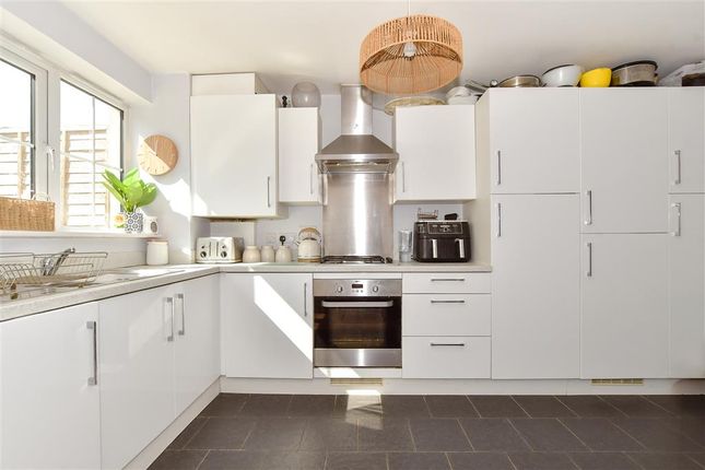 3 bed end terrace house