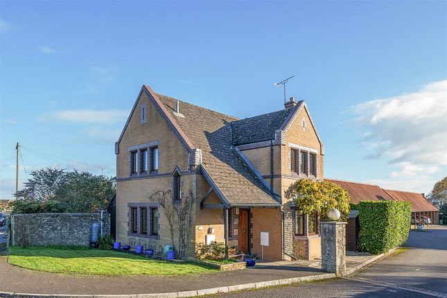 Derriads Lane, Chippenham 3 bed detached house for sale