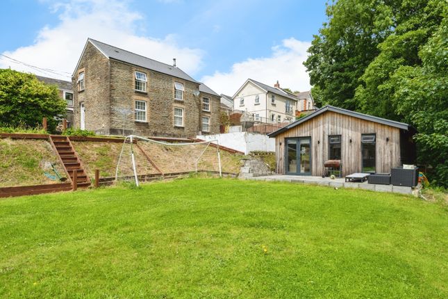 4 bed detached house