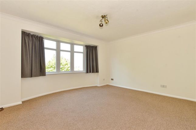 Springfield Drive, Gants Hill... 1 bed flat for sale