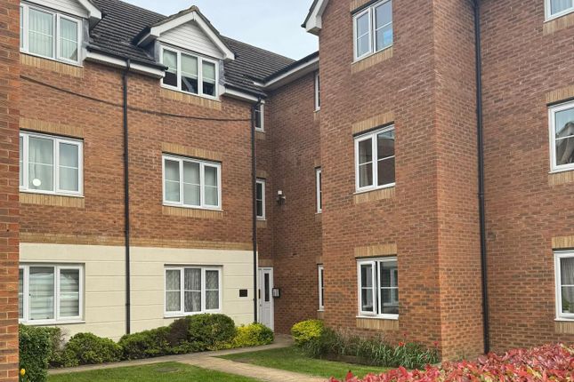 Alconbury Close, Borehamwood WD6 2 bed apartment for sale