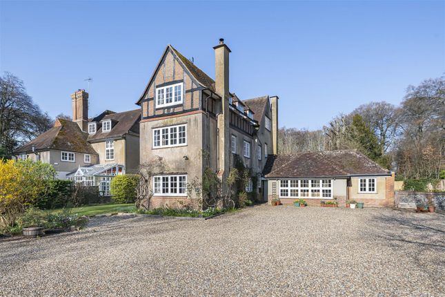 6 bed detached house