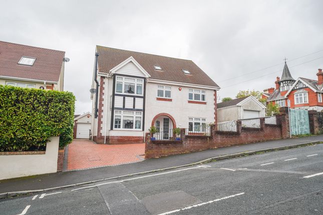 6 bedroom detached house for sale