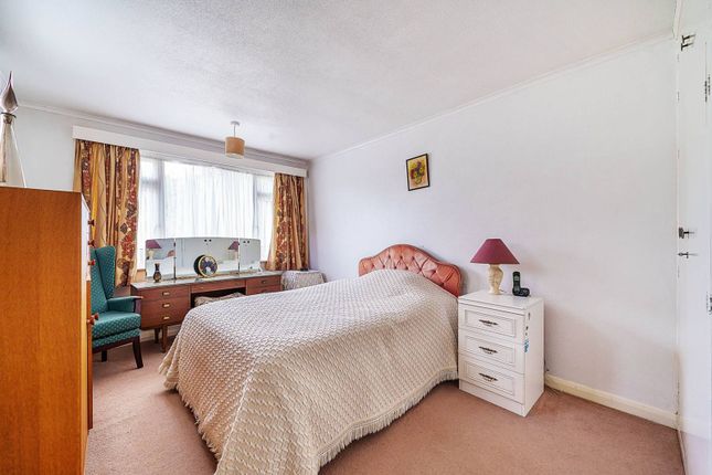 Forrest Gardens, Norbury, London, SW16 3 bed bungalow for sale